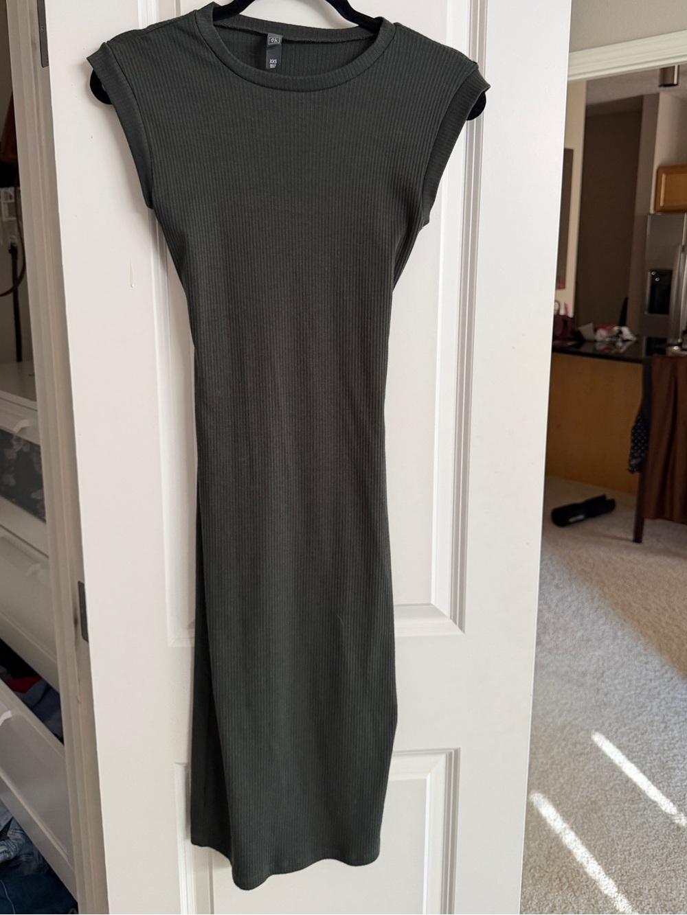Dark/olive green dress